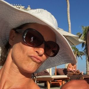 Meet your Posher, Carlotta